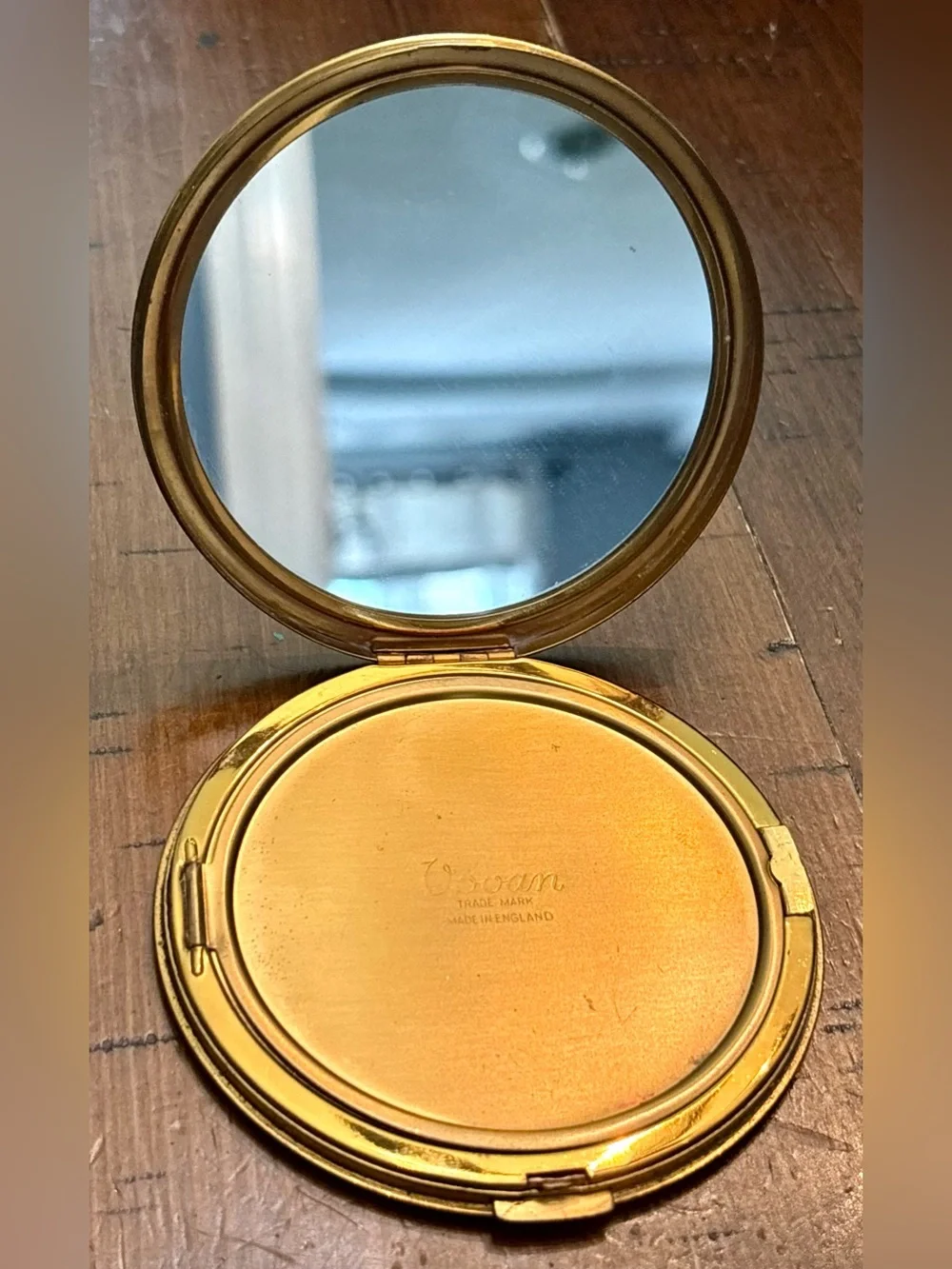 Vintage Vovan Small Hand-Painted Flower Mirrored Compact with snap closure